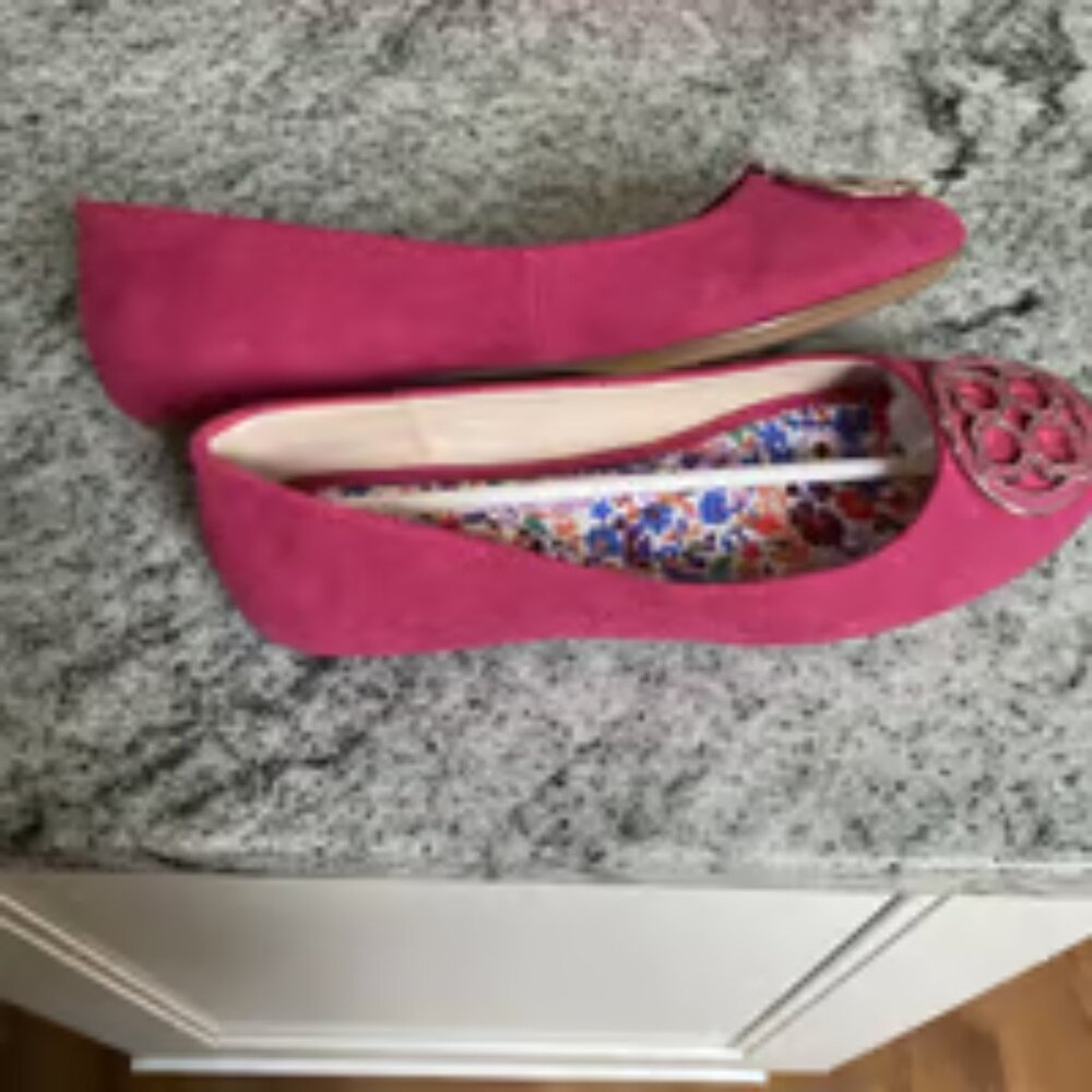 Kelly & Katie Hiliah Medallion Ballet Flat Size 8 - Raspberry color - NEW IN BOX